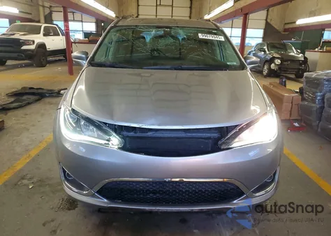 2017 Chrysler Pacifica Touring L z USA, uszkodzony, nr VIN 2C4RC1BG2HR613057